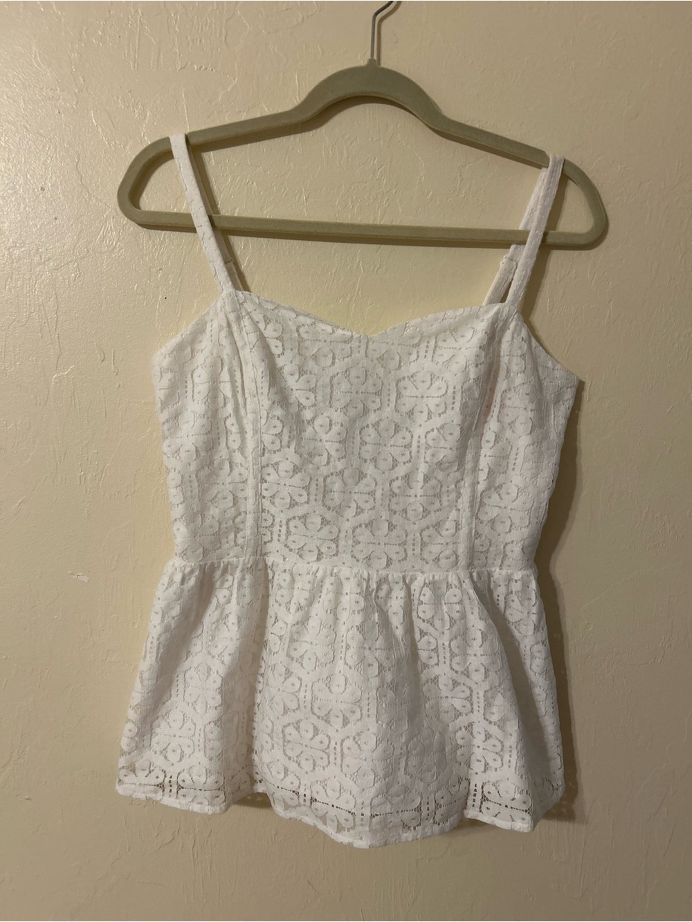 Lilly Pulitzer White Lace Peplum top good condition, perfect for summer!